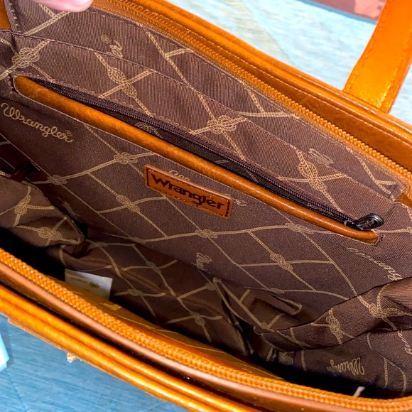 Wrangler bronc riding’ purse - Picture 4 of 5